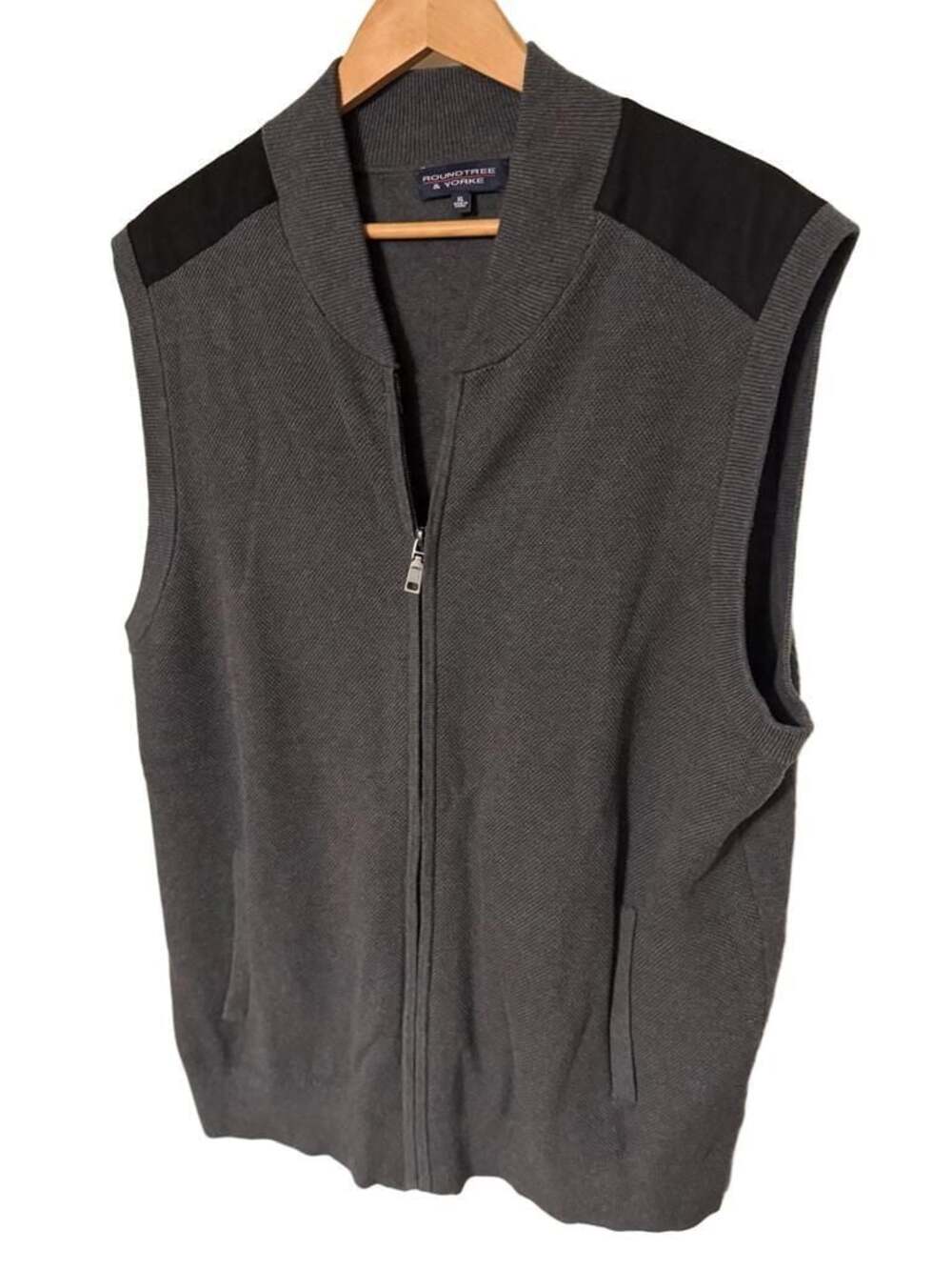 Roundtree & Yorke Men's Gray Cotton Full-Zip Sweater Vest with Faux Suede Trim